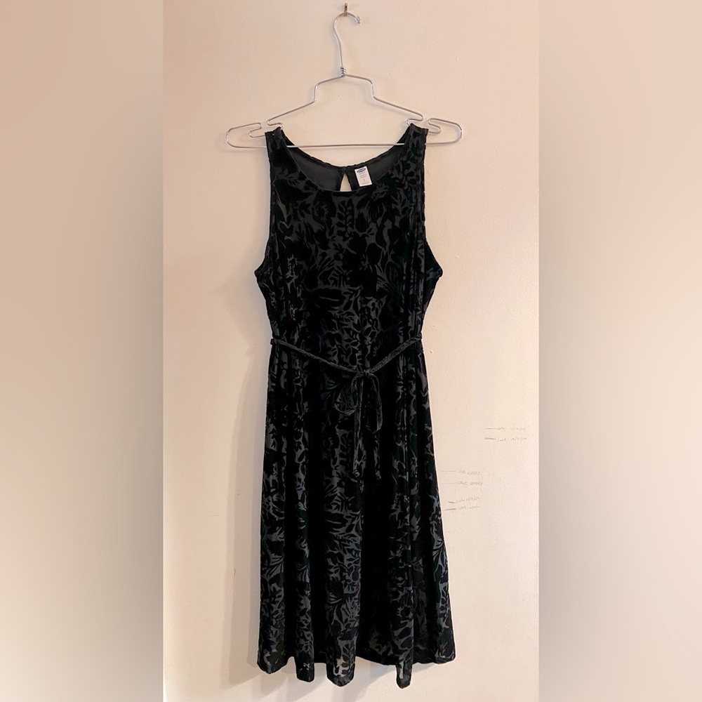 Lovely Size S Old Navy Floral Black Velvet Burn-out Knit Swing Maternity Dress
